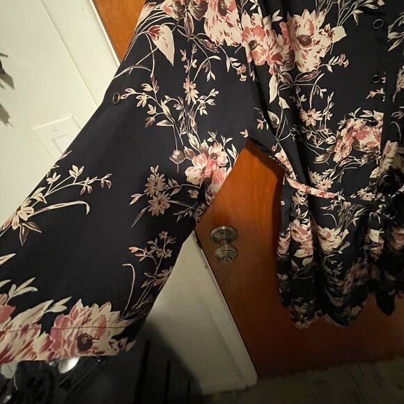 Buttoned Down Floral Dress w Belt tie - Picture 4 of 6